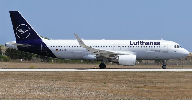 Airbus A320 (D-AIWC) - On departure RWY13