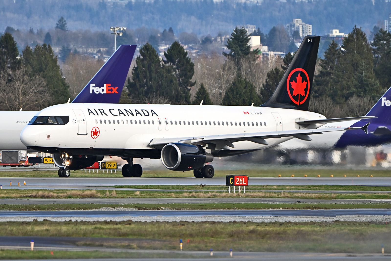 Airbus A320 (C-FGJI)