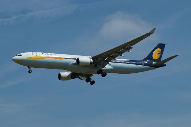 Airbus A330-300 (VT-JWT)