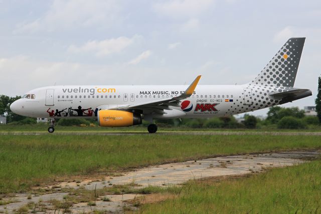 Airbus A320 (EC-MEQ)