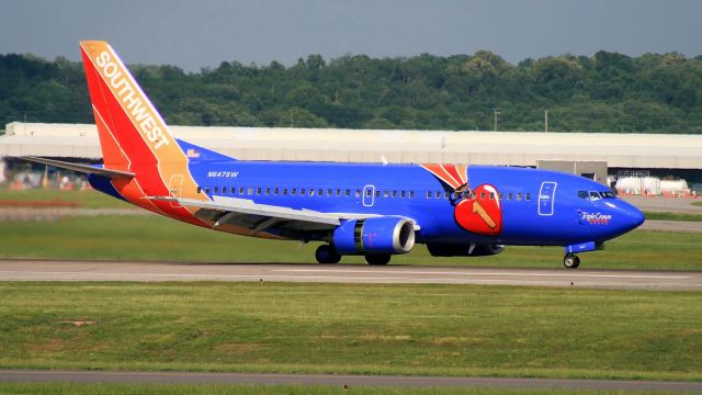 BOEING 737-300 (N647SW) - "Triple Crown" in reverse thrust