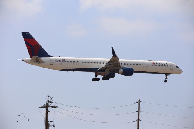 BOEING 757-300 (N595NW)
