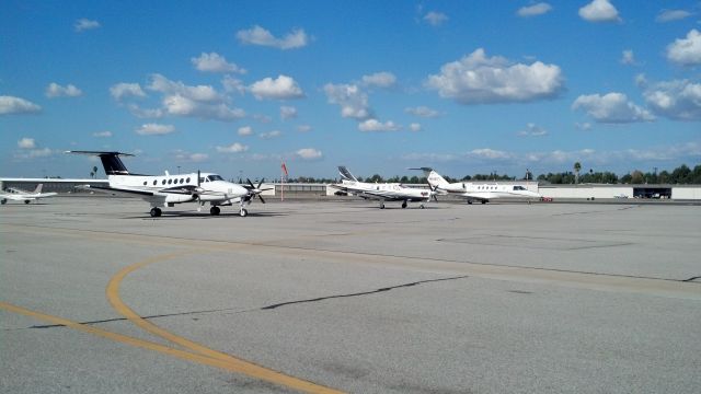 — — - Nice day at Fullerton Municipal Airport