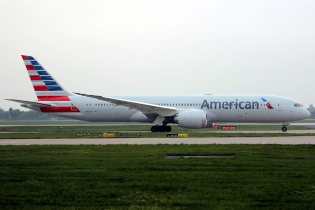 Boeing 787-9 Dreamliner (N841AN) - Taxiing to depart rwy 09R on 8-Apr-19 operating flight AAL87 to KORD. 