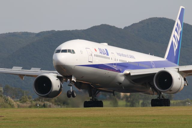 Boeing 777-200 (JA710A) - 02 October 2016:HND-HKD.