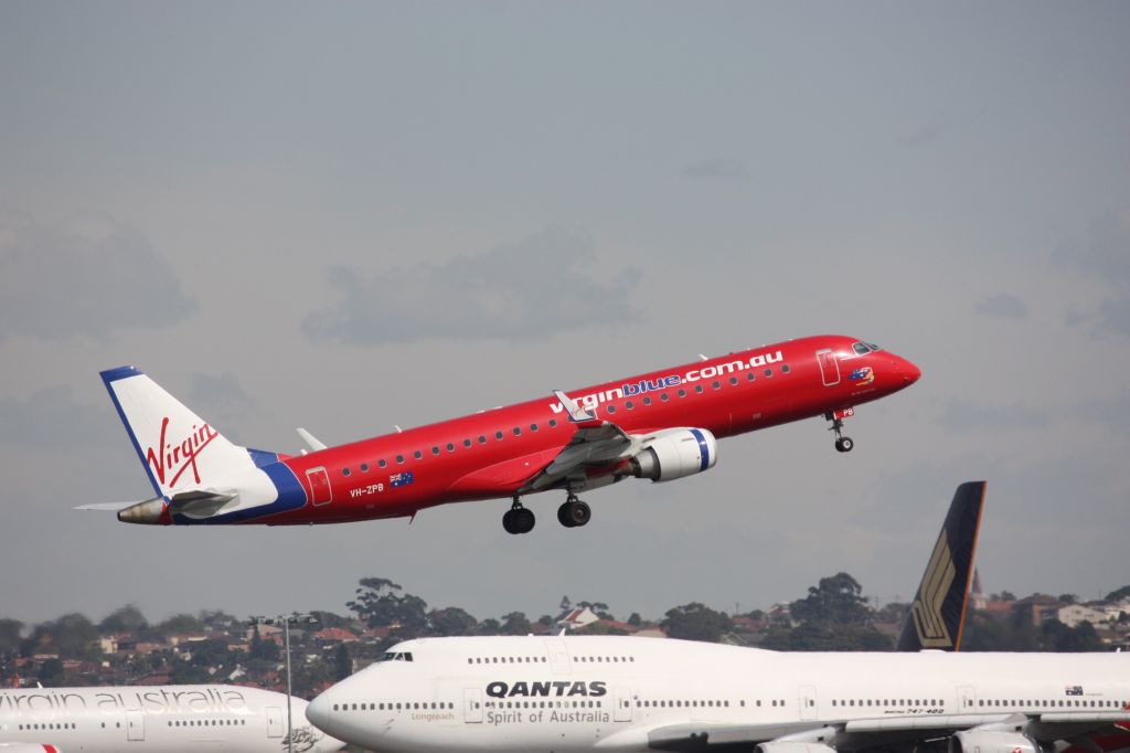 Embraer ERJ-190 (VH-ZPB)