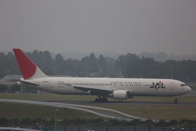 BOEING 767-300 (JA610J)