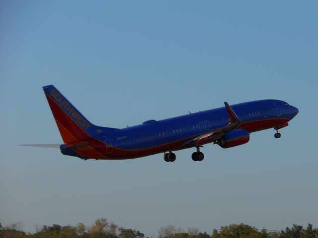 Boeing 737-800 (N8609A)