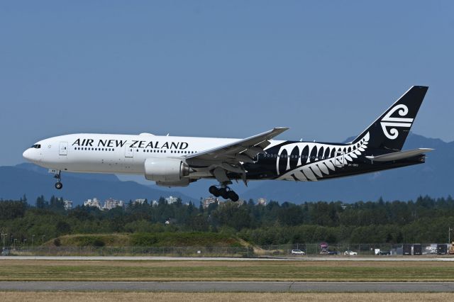 Boeing 777-200 (ZK-OKD)