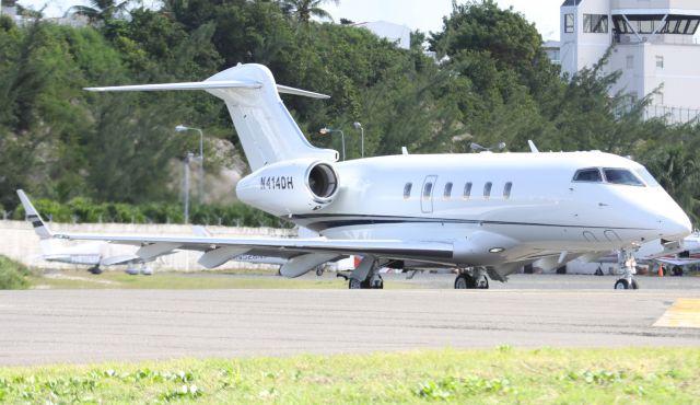 Bombardier Challenger 300 (N414DH)