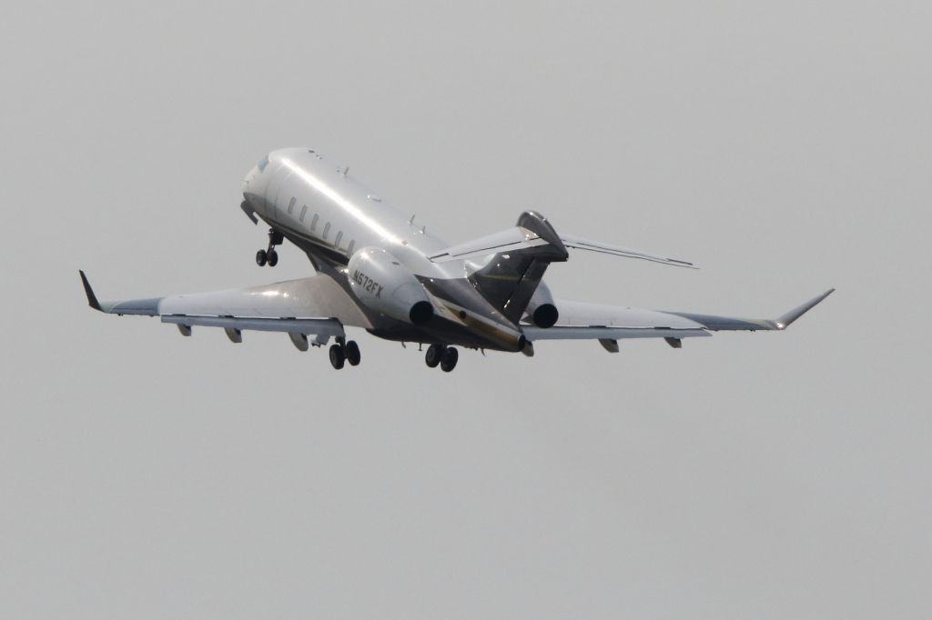 Canadair Challenger 350 (N572FX) - Off departure end RWY 16 PSM (Portsmouth Int'l at Pease, NH) heading to AVL (Asheville, NC)