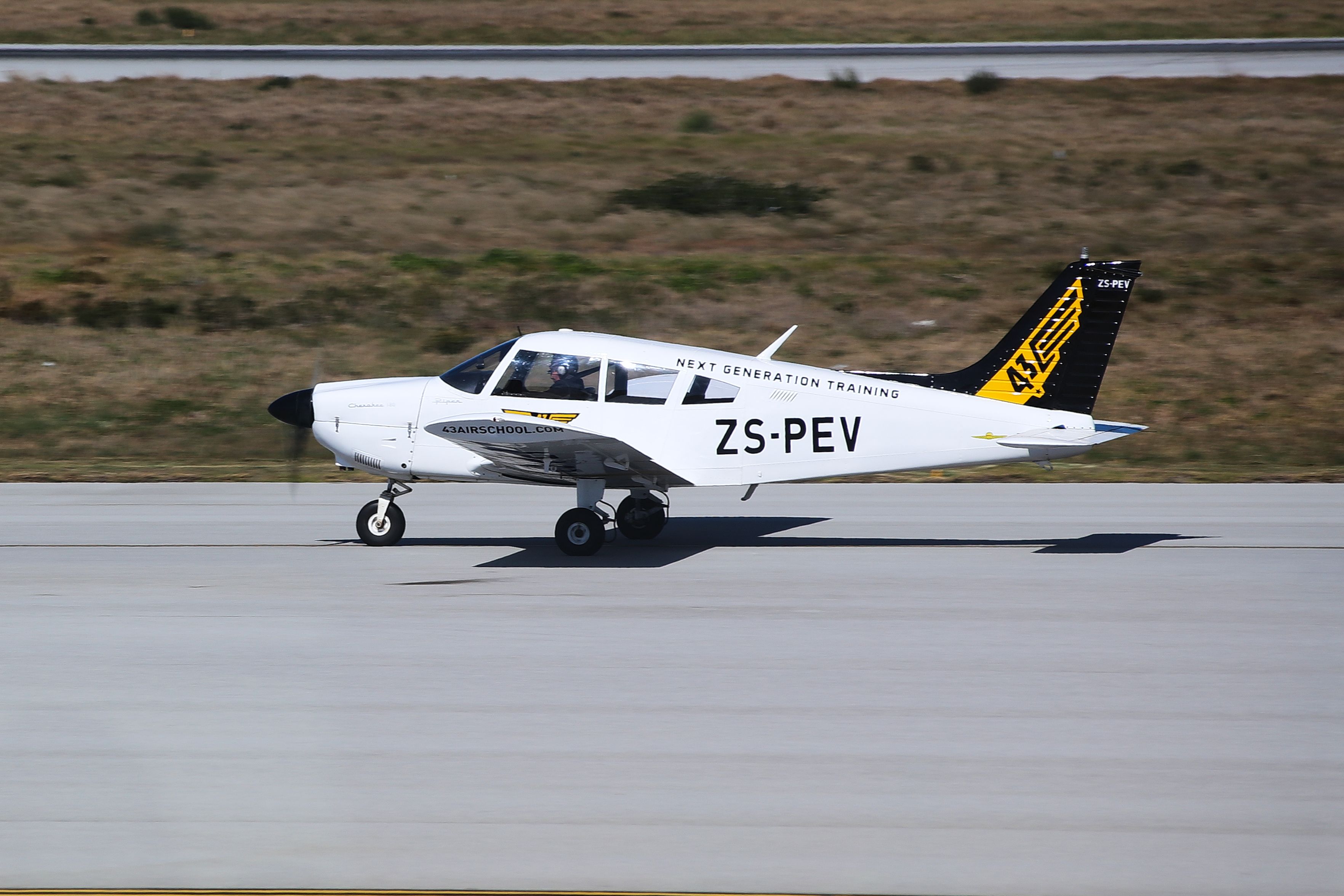 Piper Cherokee (ZS-PEV)