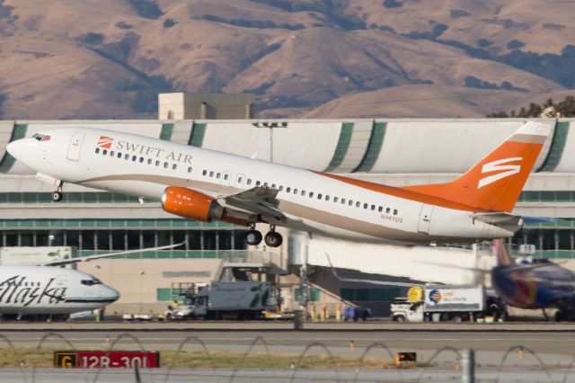 BOEING 737-400 (N441US)