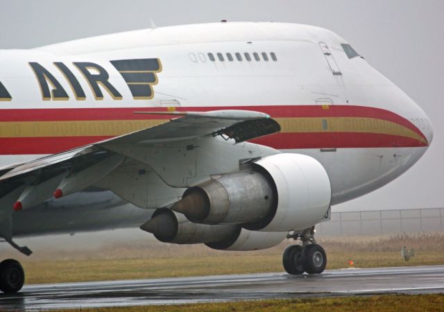 Boeing 747-200 (N700CK) - line up rw 26 foggy day