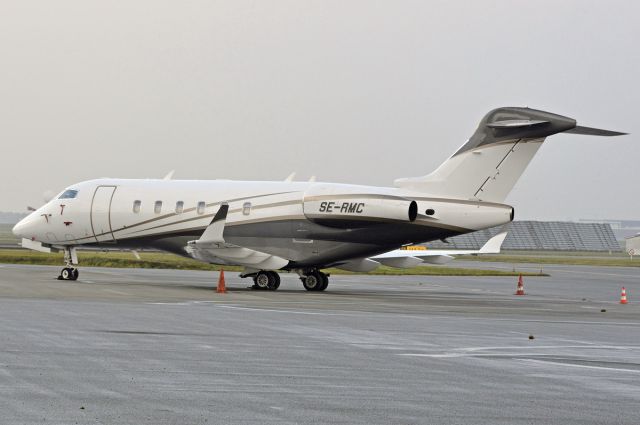 Bombardier Challenger 300 (SE-RMC)