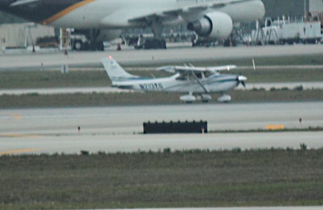 Cessna Skylane (N21326) - Landing at RSW on 02/11/2011