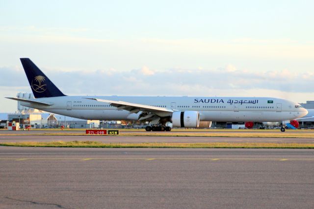 BOEING 777-300 (HZ-AK35) - Landing on rwy 27L on 19-Oct-19 operating flight SVA115 from OEJN.