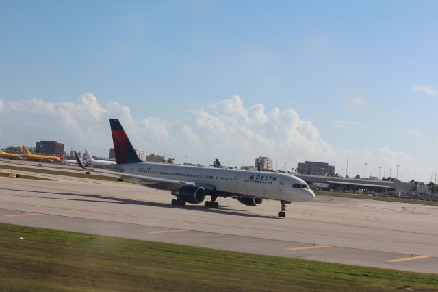 Boeing 757-200 (N687DL) - 121013 Delta B752 at the Txy M hold for Rwy 8R