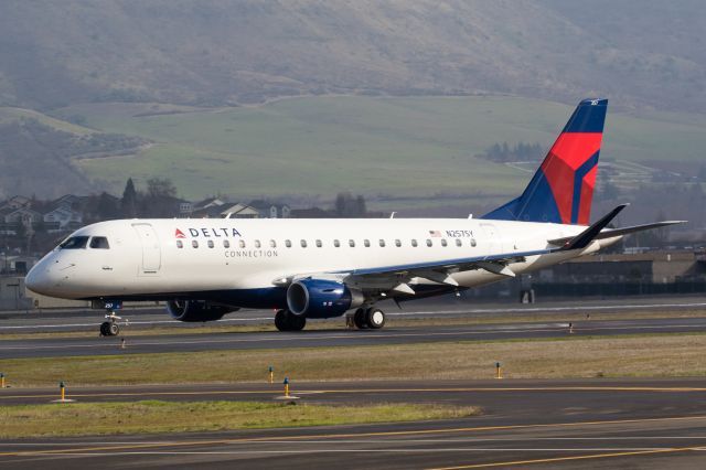 Embraer 175 (N257SY)