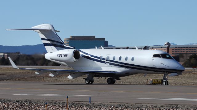 Bombardier Challenger 300 (N987HP)