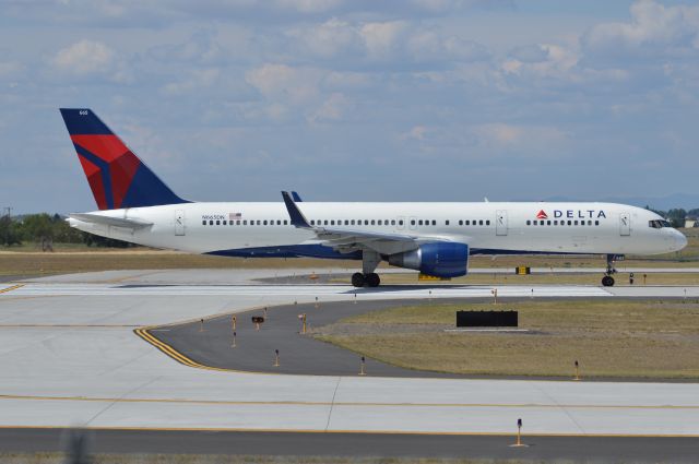 Boeing 757-200 (N665DN)