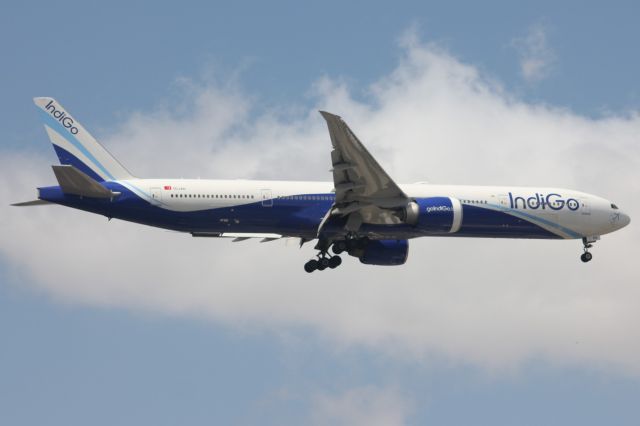 BOEING 777-300ER (TC-LKD)