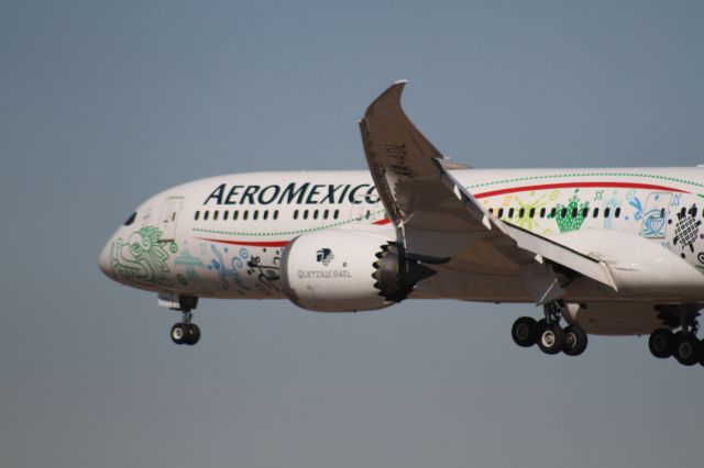 Boeing 787-9 Dreamliner (XA-ADL) - FINAL APPROACH 27 MMTJ