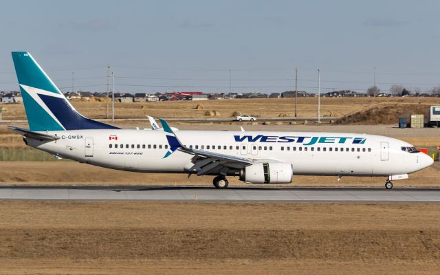 Boeing 737-800 (C-GWSX)
