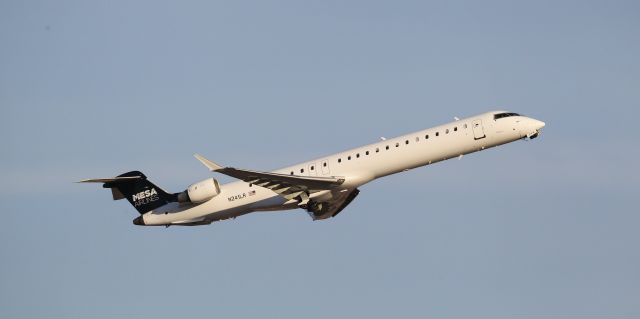 Canadair Regional Jet CRJ-900 (N241LR)