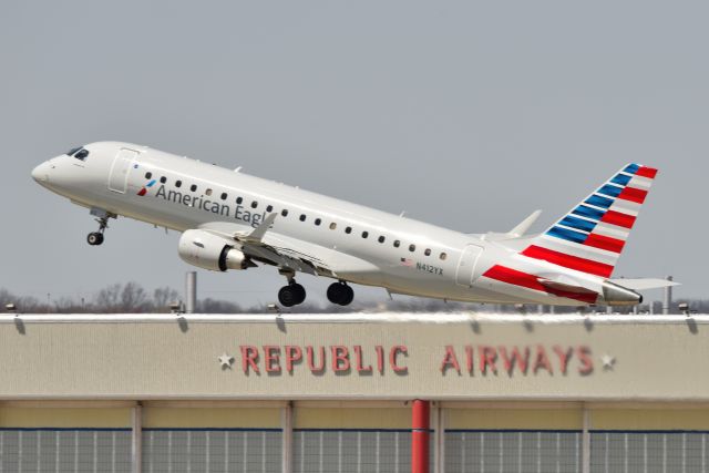 Embraer 175 (N412YX) - 23-R 04-16-22