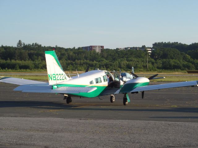 Piper Seneca (N8222A) - Getting ready to depart to Trenton, NJ (KTTN).