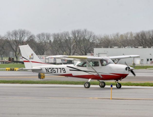 Cessna Skyhawk (N35779) - The Stare