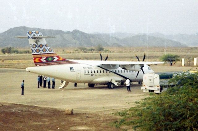 Aerospatiale ATR-42-300 (AP-BHM)