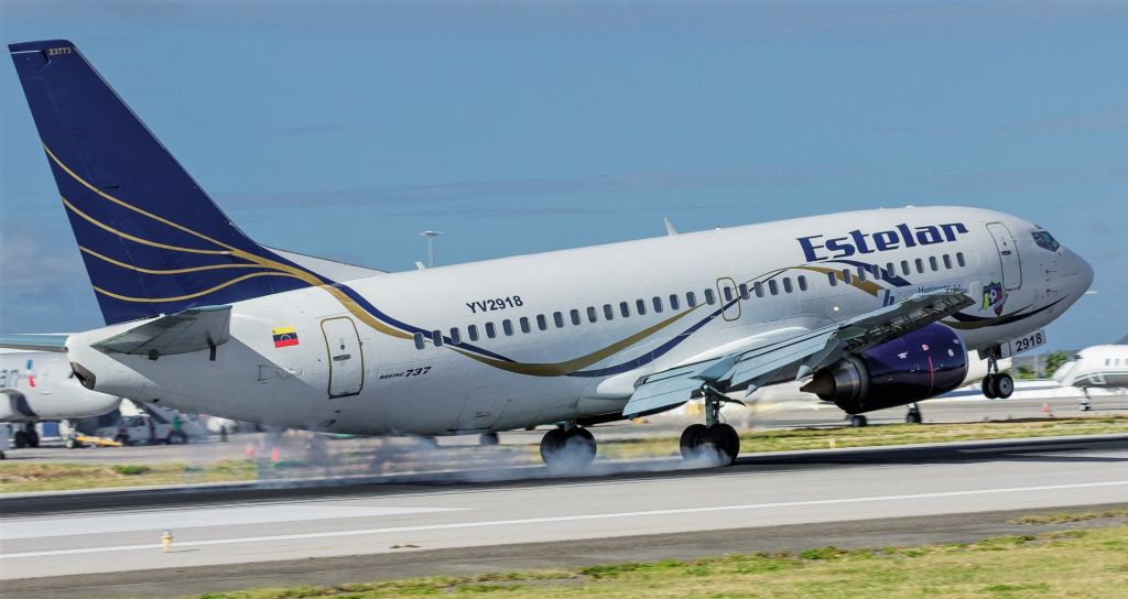 BOEING 737-400 (YV-2918) - Estelar Airlines YV2918 landing at TNCM St Maarten back in them days!!br /Who remember this one?