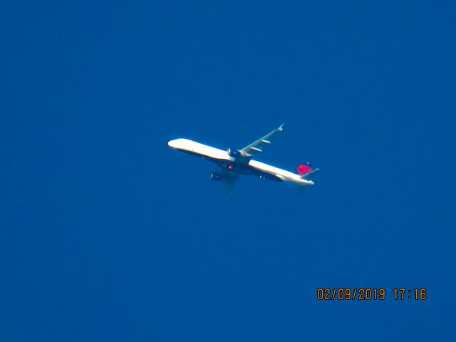 Airbus A321 (N335DN)