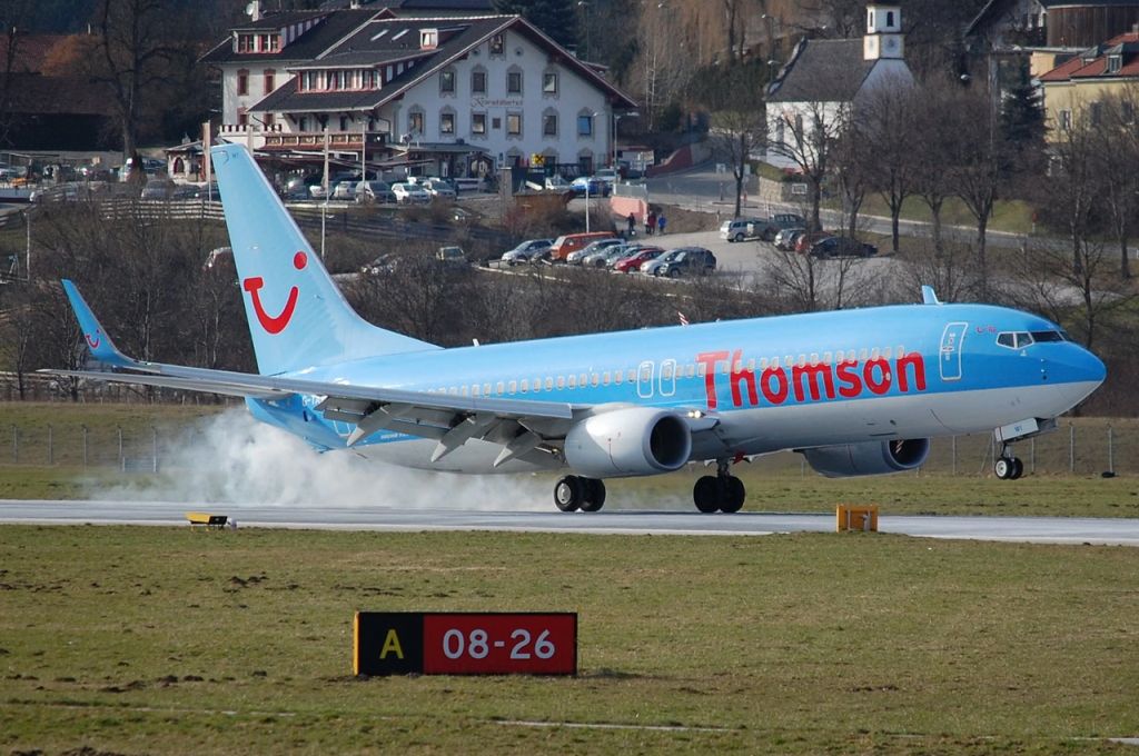 Boeing 737-800 (G-TAWI)