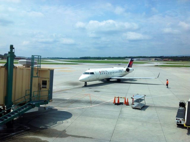 Canadair Regional Jet CRJ-200 (N920EV)