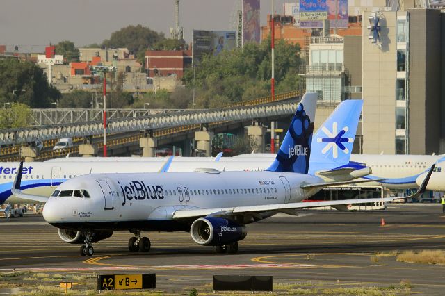 Airbus A320 (N827JB)