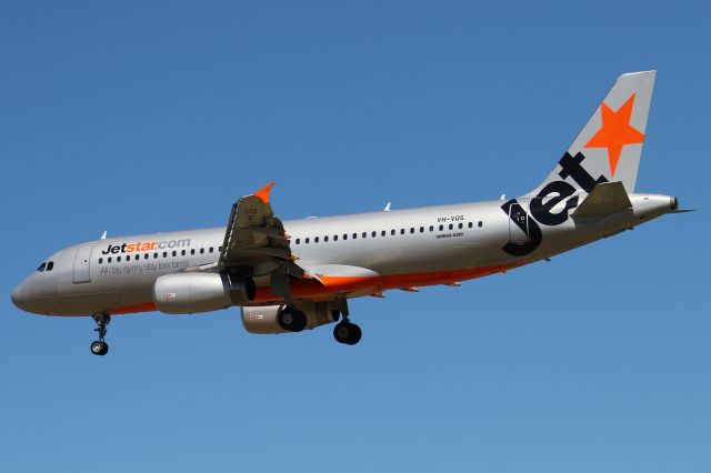 Airbus A320 (VH-VQS)