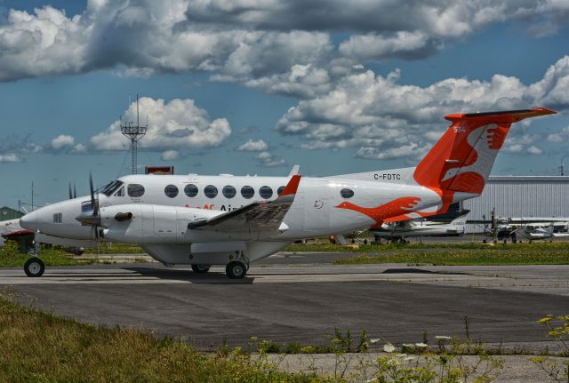 Beechcraft Super King Air 350 (C-FDTC) - Visiting CYHU, 28-07-2021