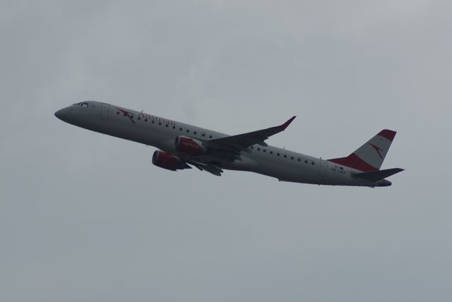 Embraer ERJ-190 (OE-LWP) - Austrian Airlines EMB 190-195 23 juni 2018 Take off RWY34