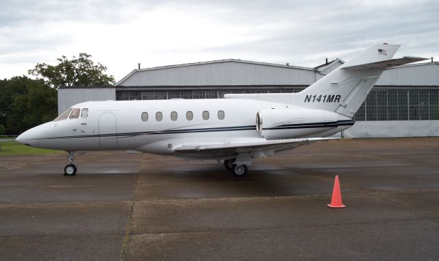 Hawker 800 (N141MR)