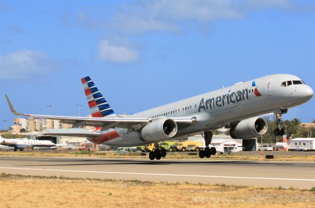 Boeing 757-200 (N173AN) - An early morning departure of the American airlines to MIA.