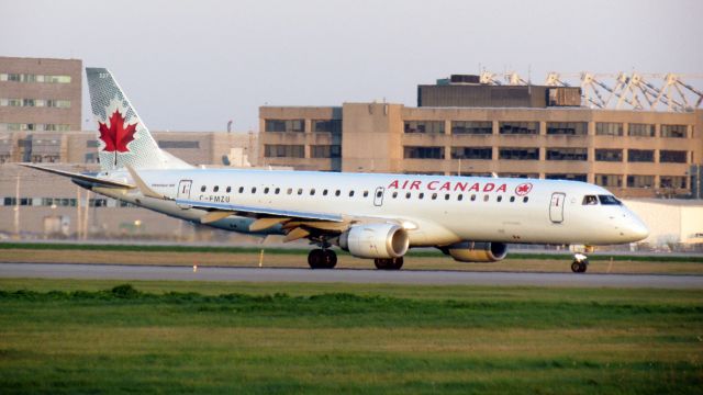 Embraer ERJ-190 (C-FMZU)