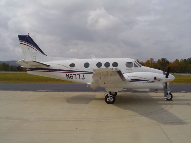 Beechcraft King Air 90 (N677J) - King Air E-90