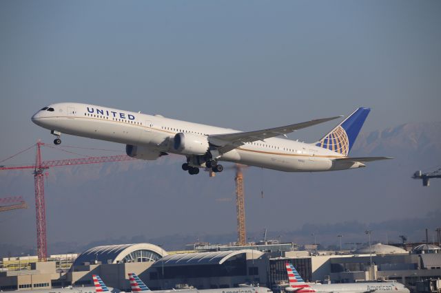 BOEING 787-10 Dreamliner (N12003)