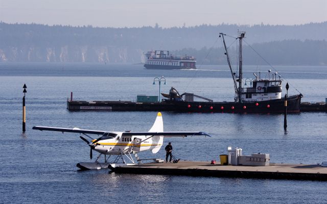 De Havilland Canada DHC-3 Otter (C-FHAD) - Nanaimo BC harbour