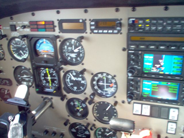 Piper Cherokee (N3122E) - Piper Archer Cockpit