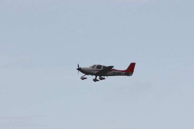 Cirrus SR-22 (N258WT) - Cirrus SR-22 (N258WT) departs Tampa International Airport enroute to Lakeland Linder Airport