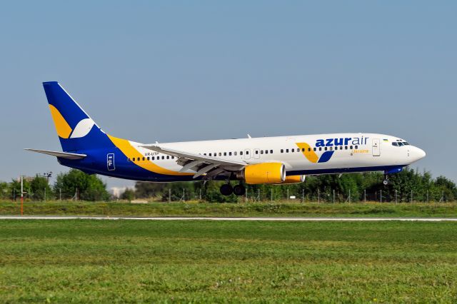 Boeing 737-800 (UR-UTP)